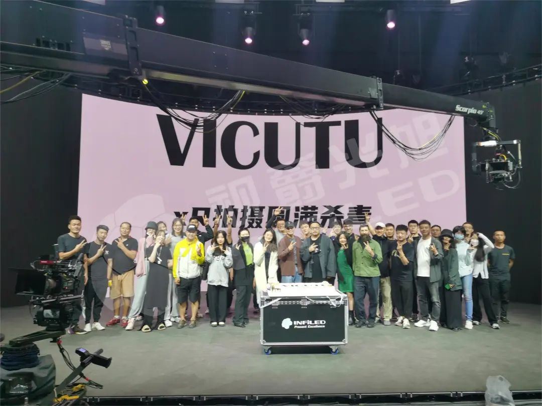 千赢国际手机登录网址专业xR显示屏助力VICUTU虚拟时装秀